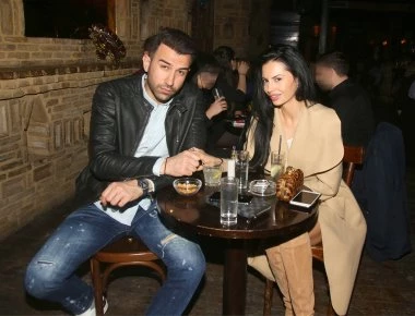 Το τρυφερό τετ-α-τετ του Δημήτρη Μηλιώνη με την Ιωάννα Μπέλλα την ώρα που η Αλεξανδράκη ήταν ήσυχη στο Nomads (βίντεο)